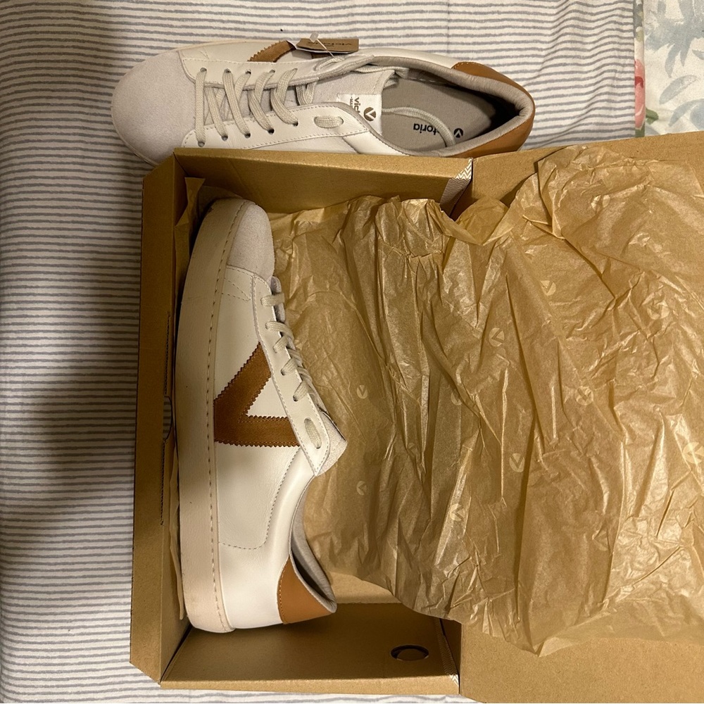 Victoria Cuero Sneakers